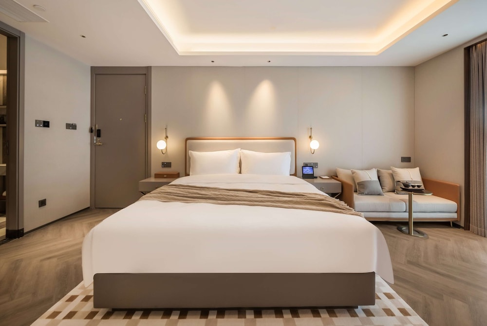 Deluxe Room, 1 King Bed, Smoking