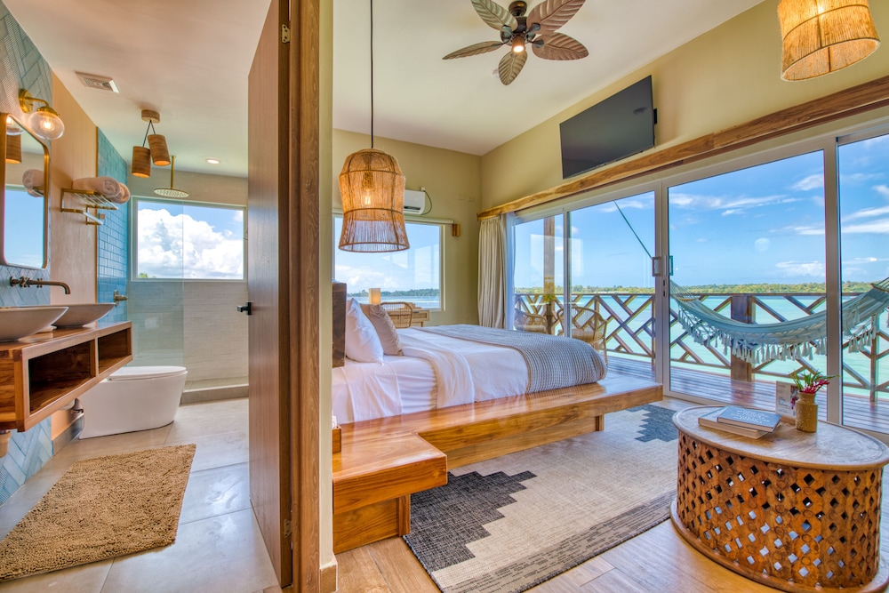 Oceanview King Suite - Photo 2
