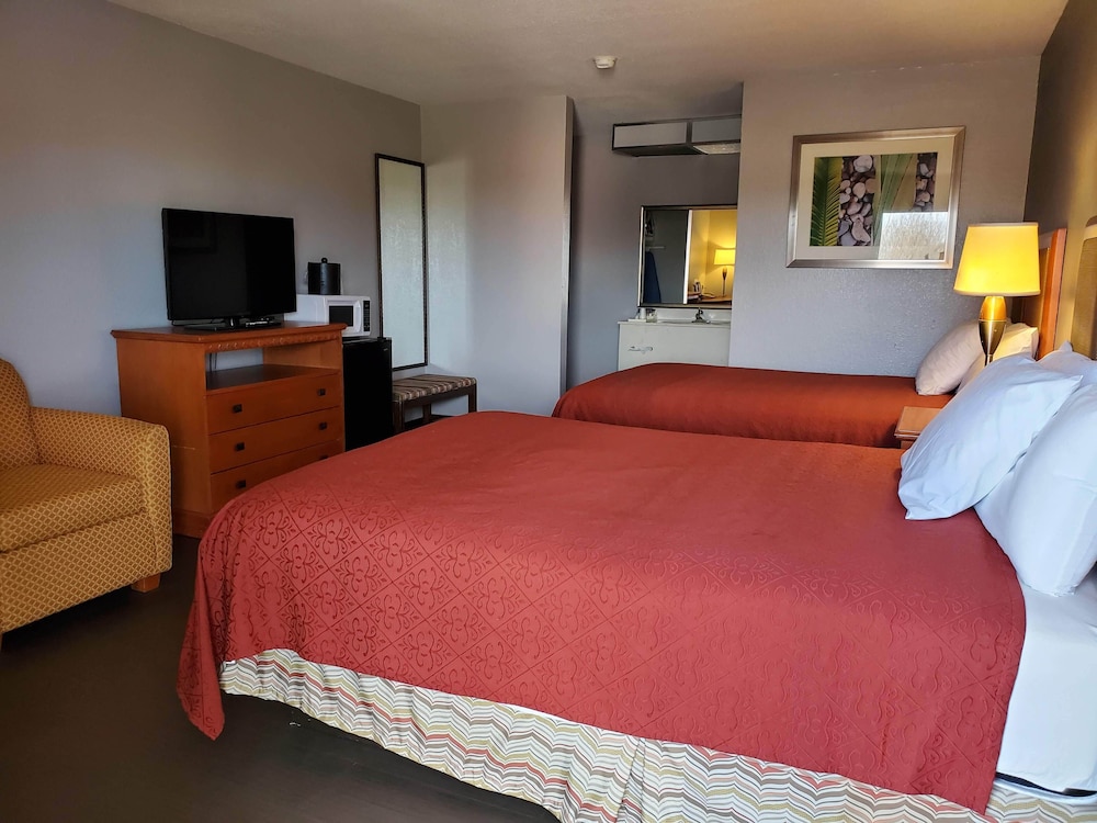 Room, 2 Double Beds, Smoking - Photo 1