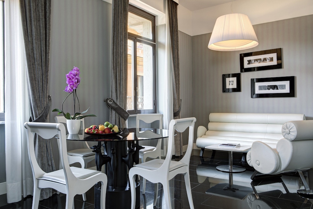 Executive Suite, 1 Bedroom, City View photo 3