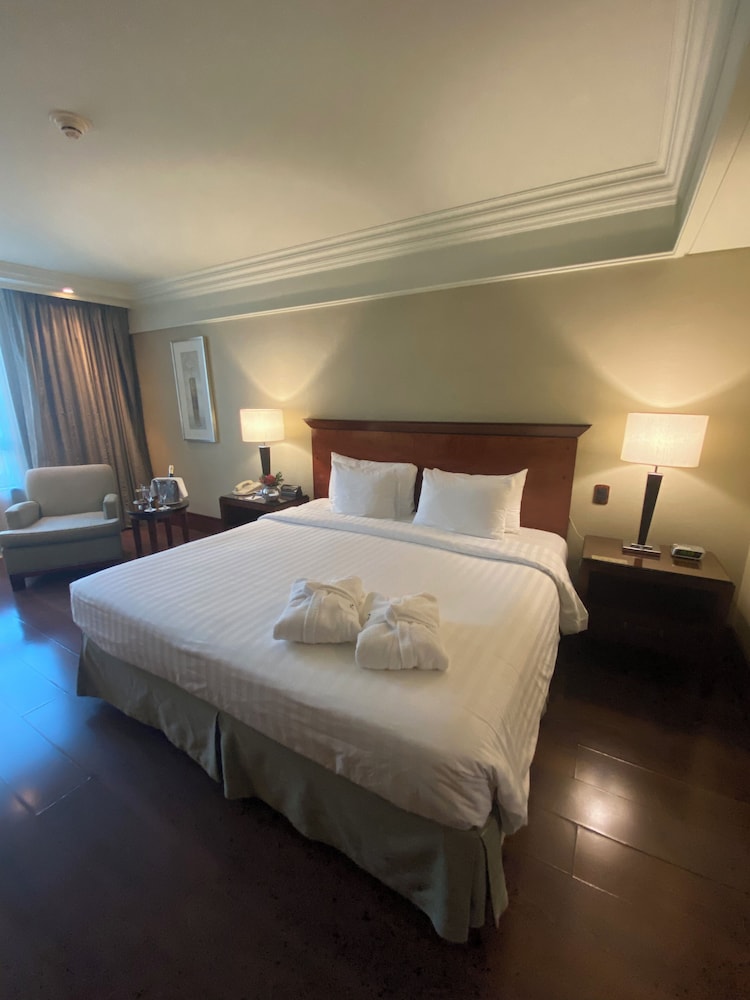 Executive Room, 1 King Bed, Hot Tub, Corner photo 1