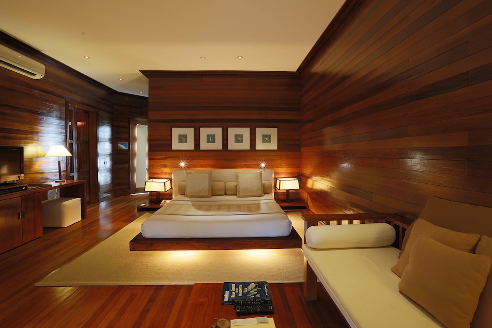 Over water villa With Jacuzzi photo 3
