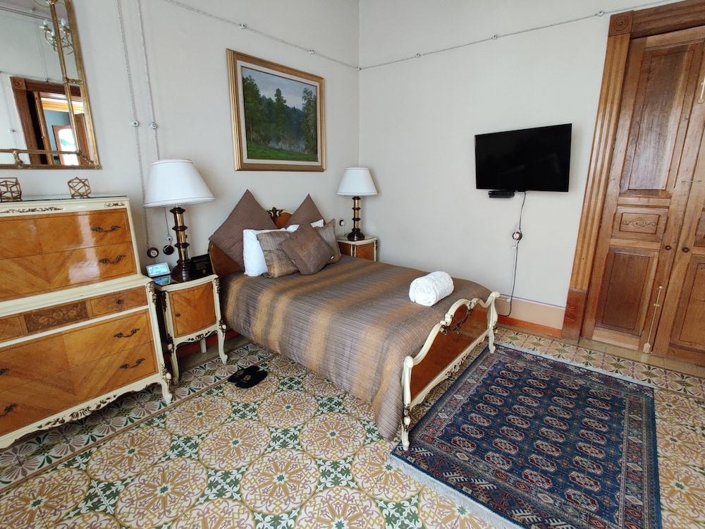 Royal Double Room, 1 Bedroom, Private Bathroom, Tower photo 3