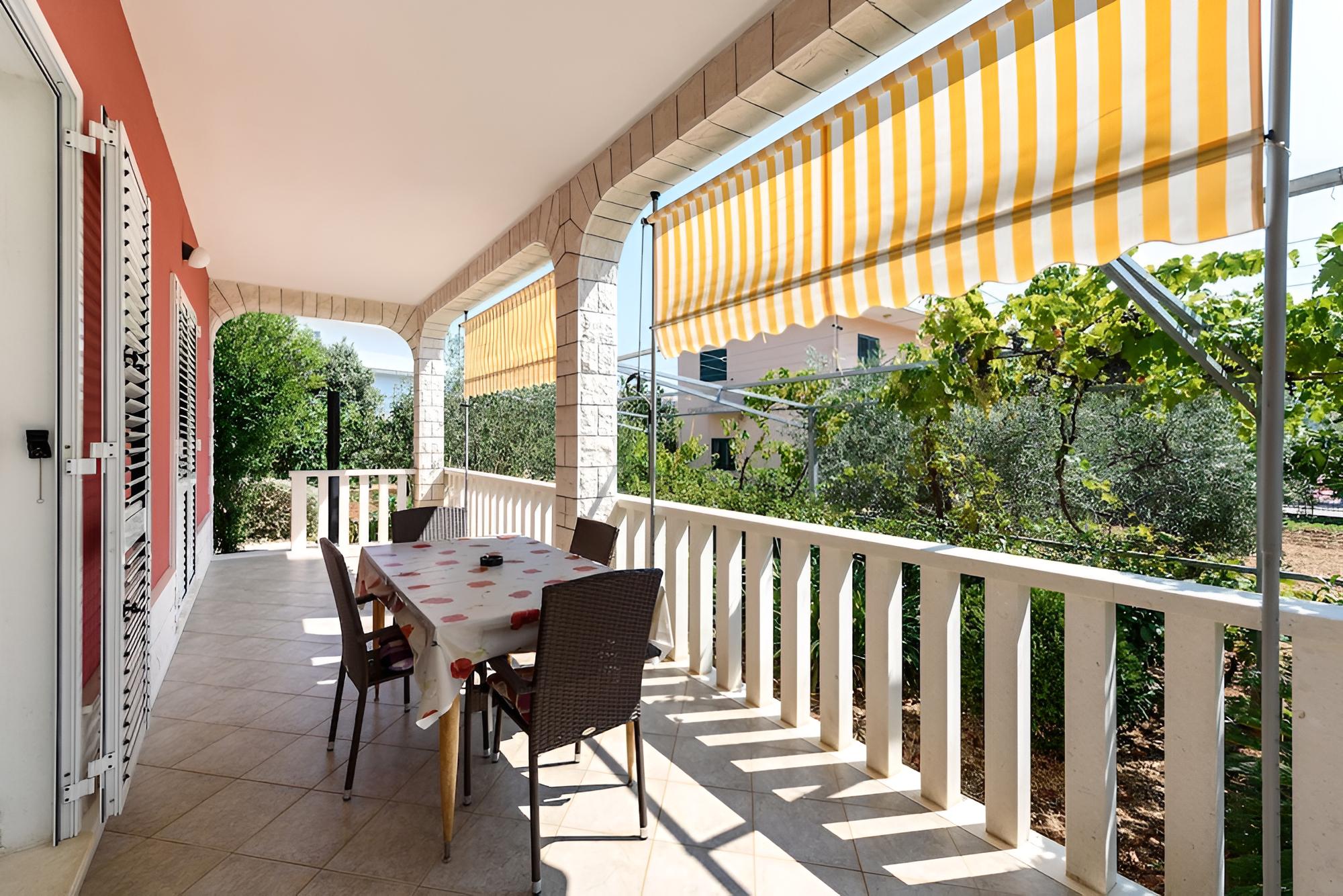 House (VesnaD - 25 m from beach - H(4+1)) photo 1