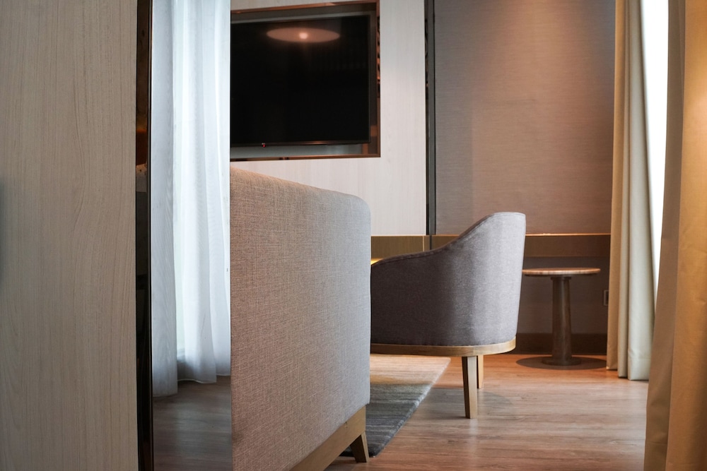 Junior Suite, 1 Bedroom - Photo 5