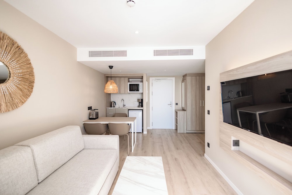 Classic Studio Suite (2 adults)