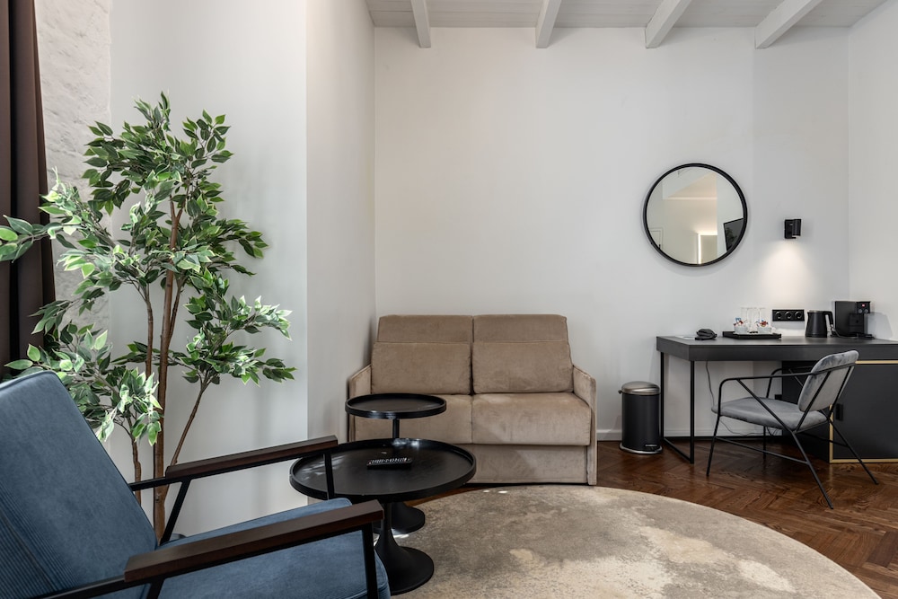 Suite - Photo 4