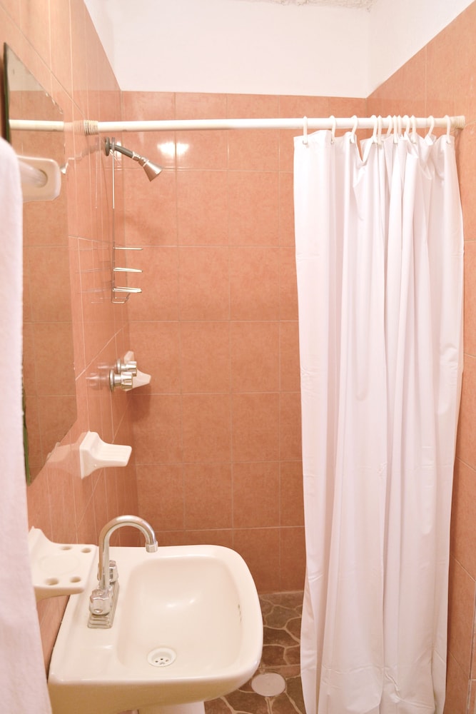 Standard Room - Photo 12