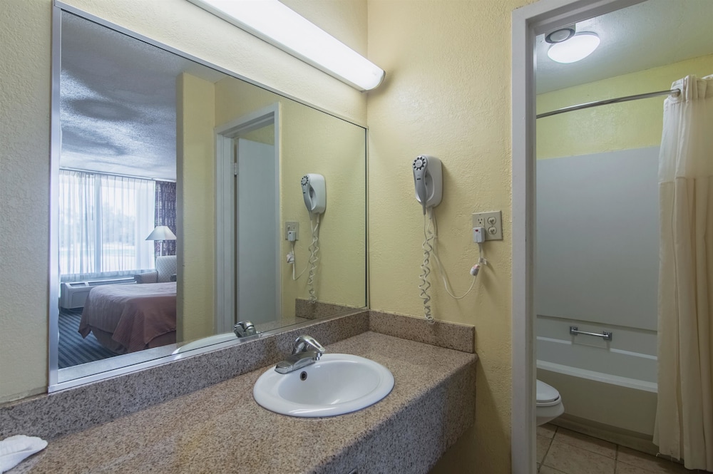 Deluxe Room, 2 Double Beds, Non Smoking, Refrigerator & Microwave photo 3