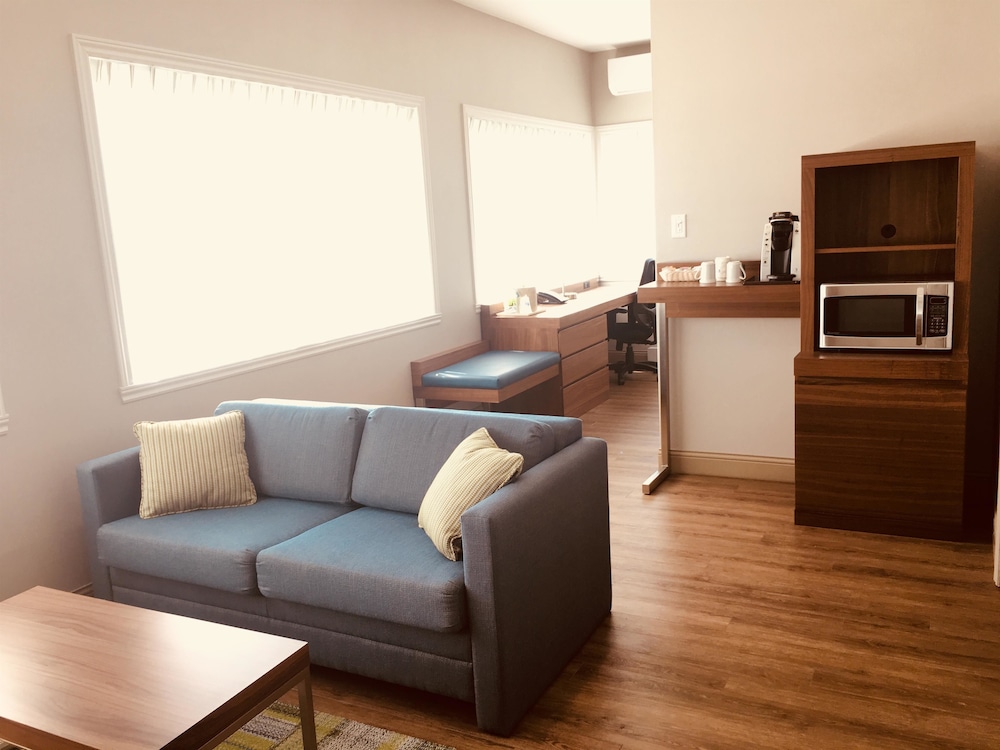 Suite, 1 King Bed, Non Smoking, Refrigerator (Living Room;with Sofabed) photo 2