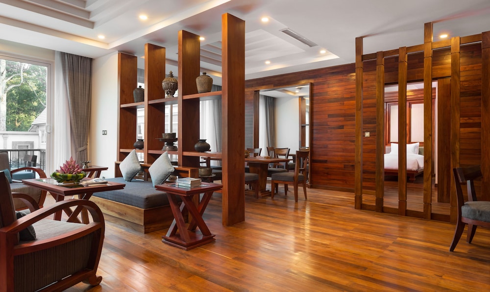 Royal Suite Family 2-Bedroom Luxury Package - Daily access to Prampi Lounge for 1 hour per entrance photo 3