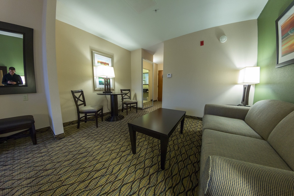 Suite, 1 King Bed, Accessible Bathtub (Communications) - Photo 1