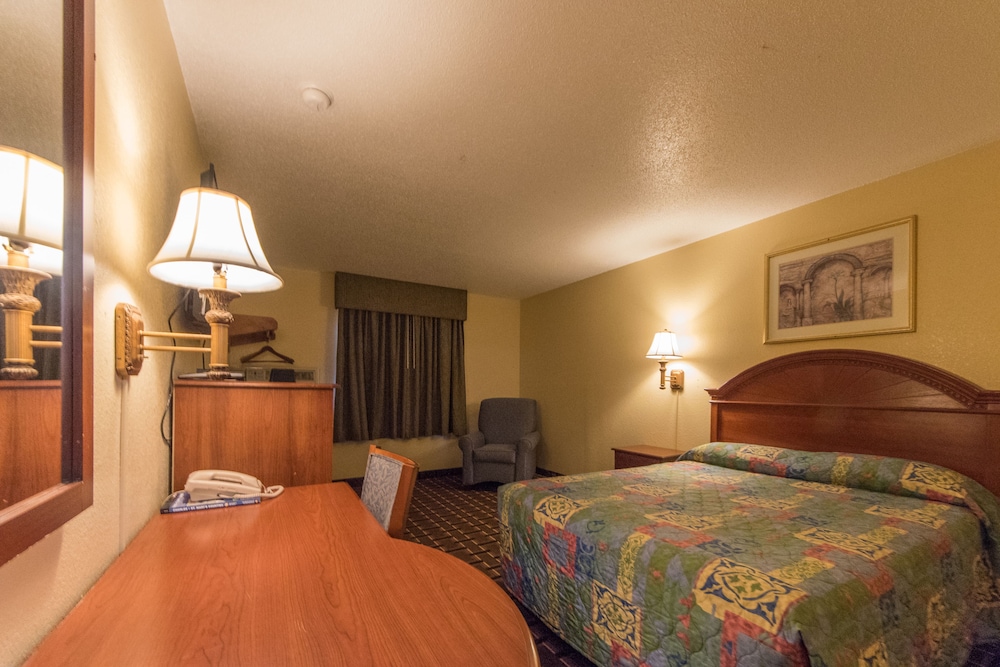 Single Room, 1 Queen Bed, Non Smoking photo 1