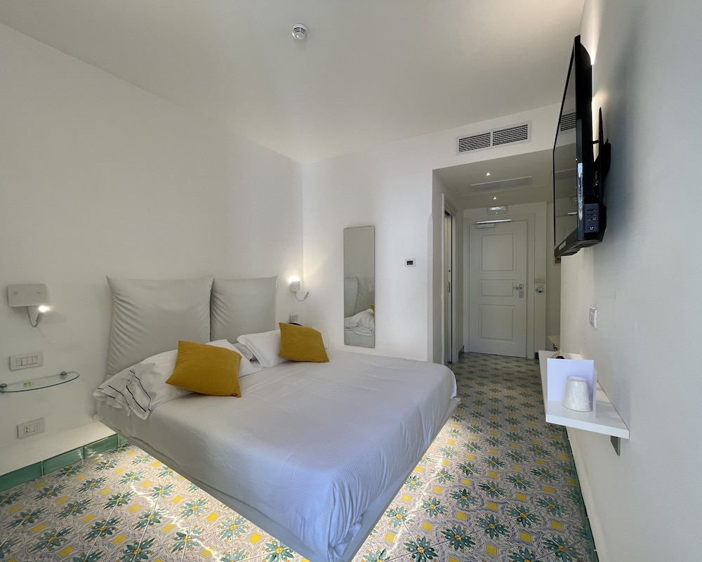 Standard Room photo 2