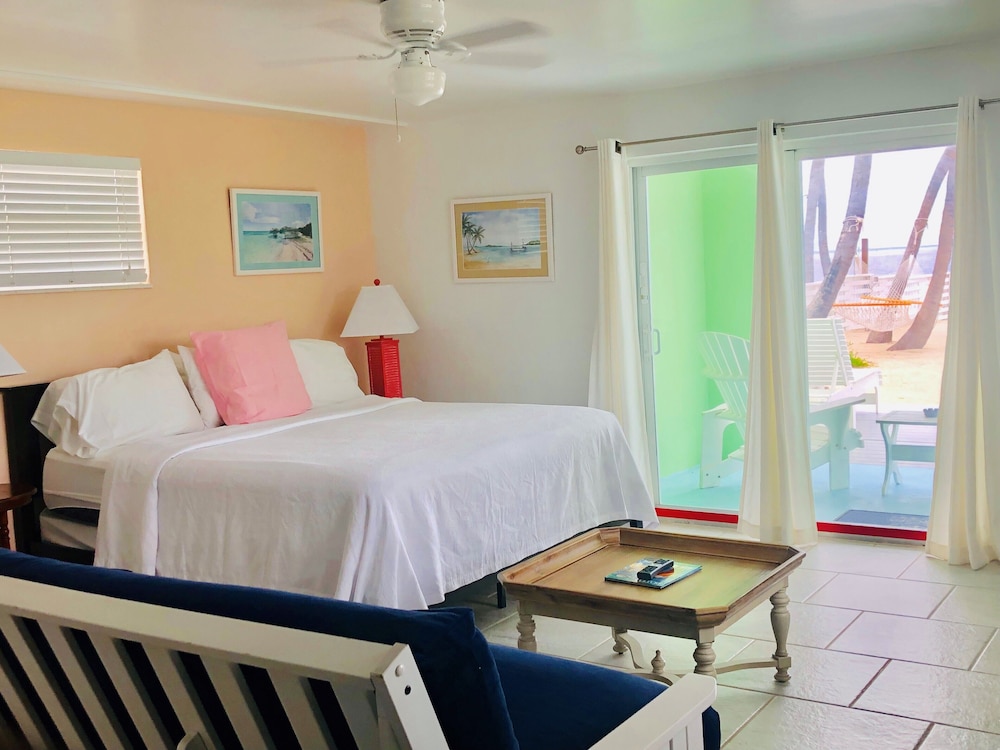 Oceanfront King Suite w/ Kitchen & Private Balcony - Photo 10