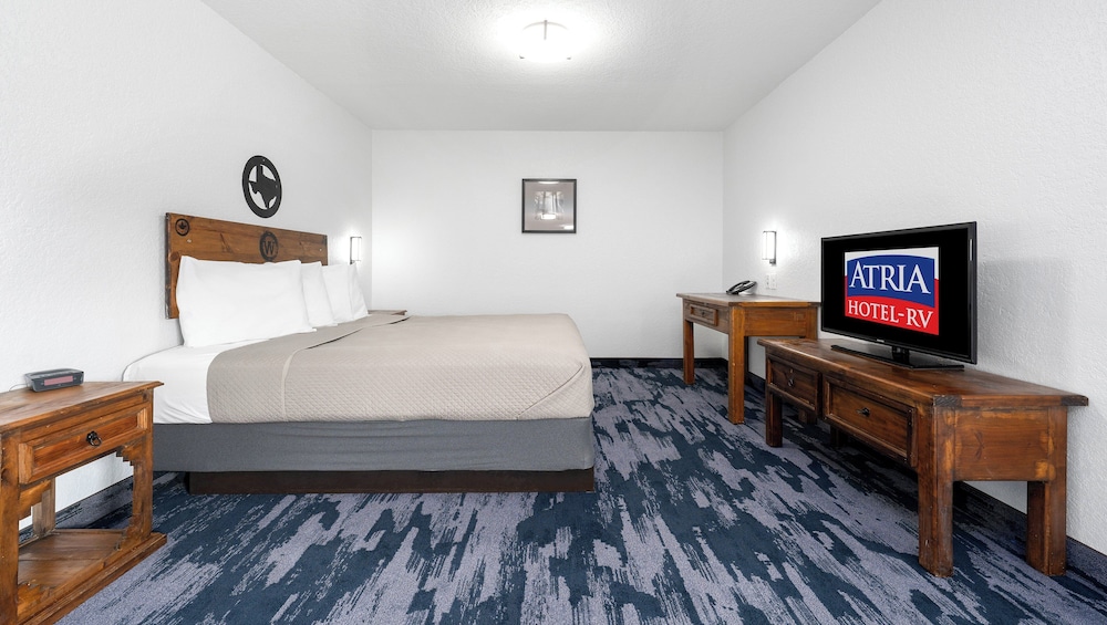 Room, 1 King Bed, Smoking photo 1