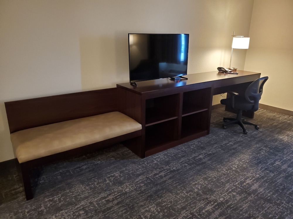 Suite, King Bed with Sofa bed, Non Smoking - Photo 3