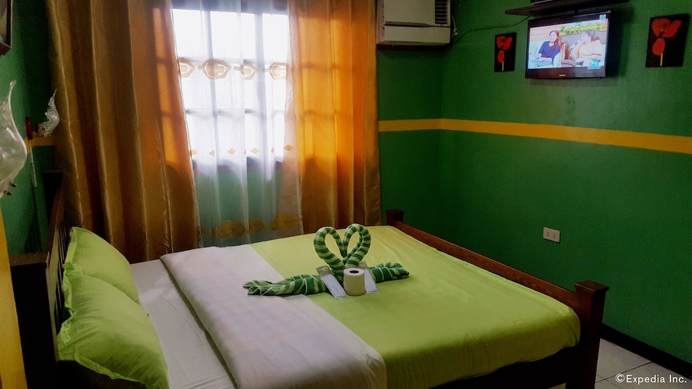 Deluxe Room, 1 Queen Bed photo 2