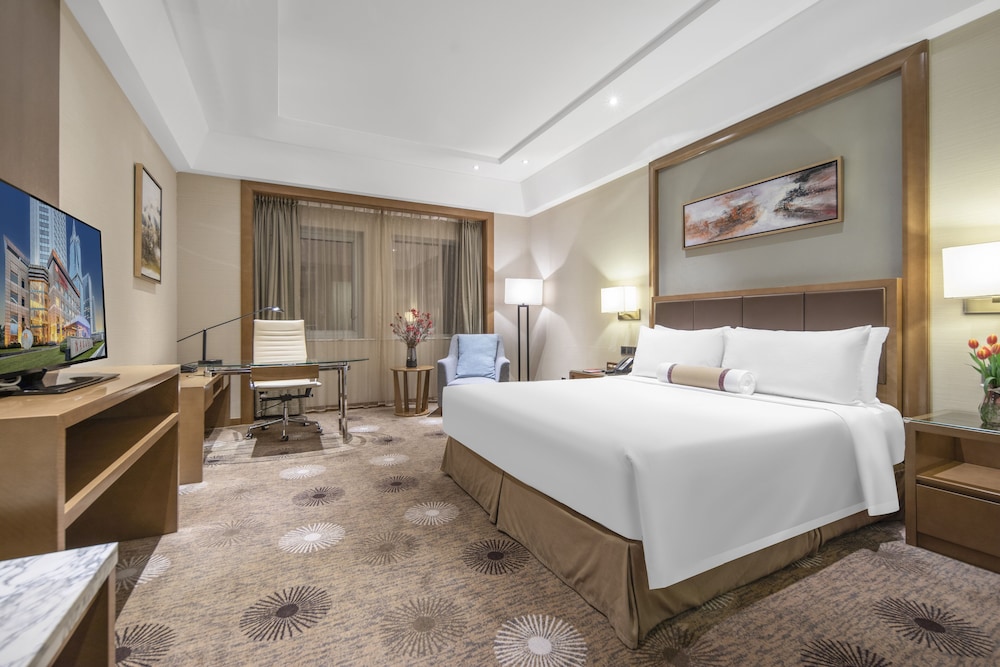 Superior Room, 1 King Bed, Non Smoking - Photo 4