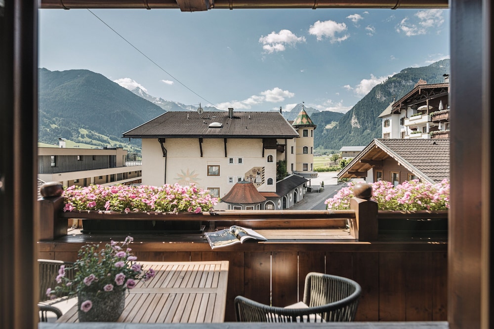 Comfort Double Room, 1 Queen Bed, Balcony (Alpenrose 3) photo 2