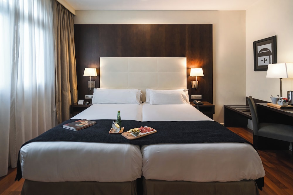 Superior Double Room (Fountain view) thumbnail 6