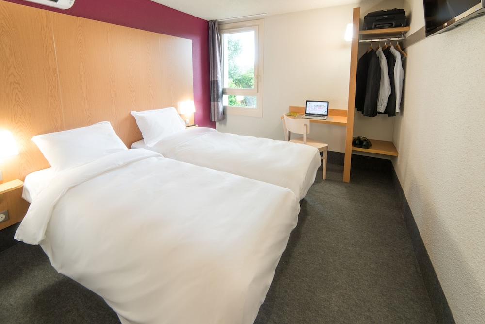 Twin Room - Photo 1