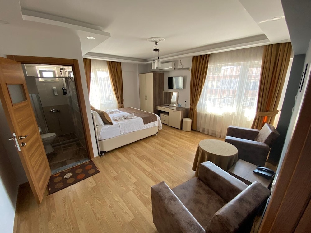 Deluxe Double Room, 1 Bedroom, Refrigerator, City View photo 3