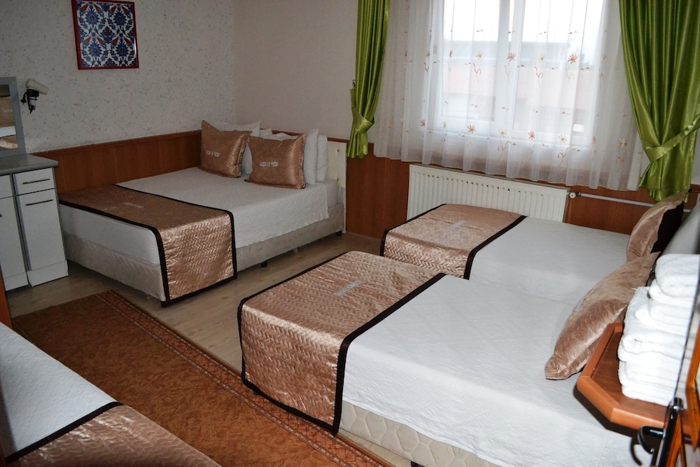 Deluxe Family Room 5 Person photo 3