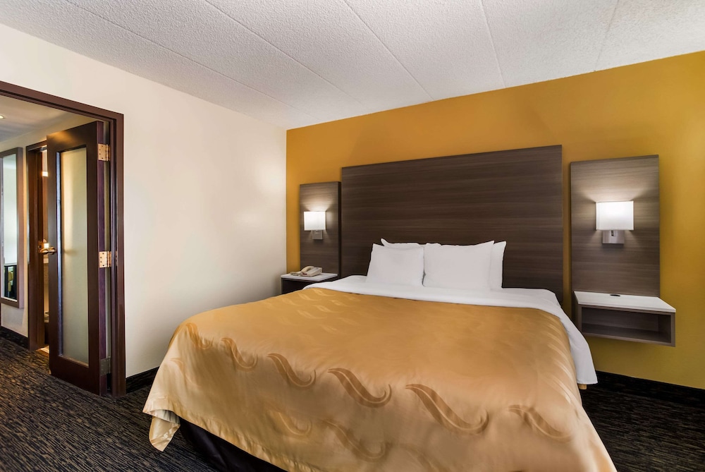 Suite, 1 King Bed with Sofa bed, Accessible, Non Smoking photo 1
