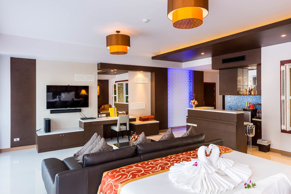 Nipa Grand Suite Room - Photo 3