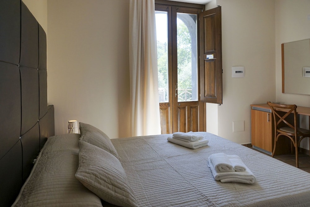 Standard Double Room photo 2