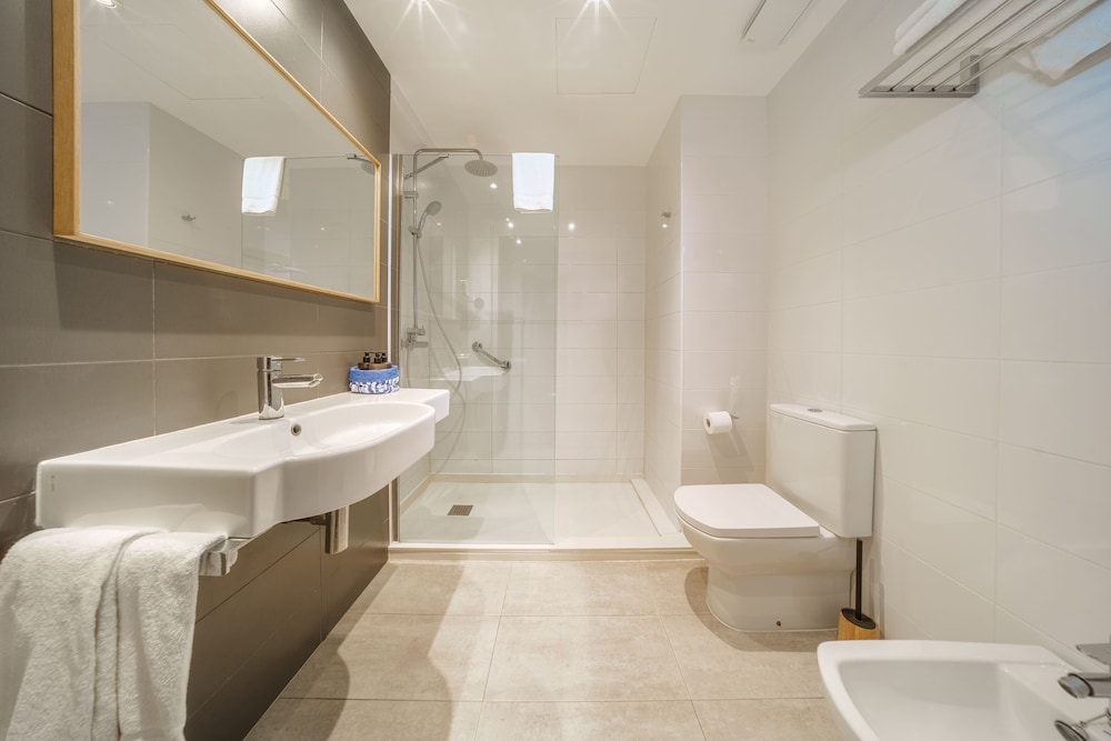 Superior Double Room, Balcony - Photo 7