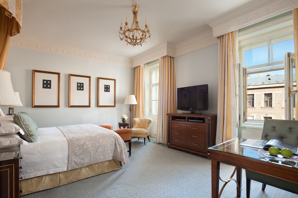 Premium Room, 1 King Bed