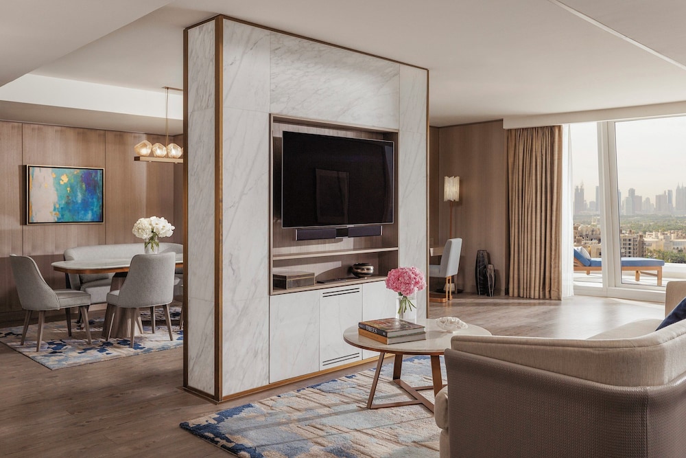 Presidential Suite thumbnail 5