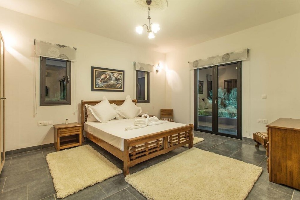Luxury Villa, 4 Bedrooms photo 3