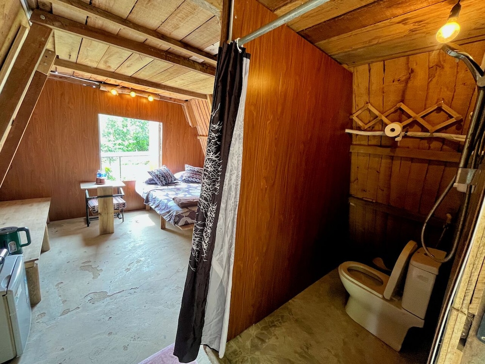 Basic Cabin, Hill View photo 3