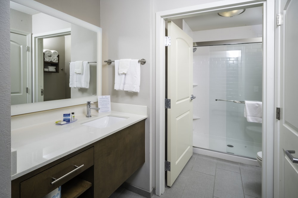 Suite, 1 Bedroom, Accessible, Kitchen (Communications) - Photo 2
