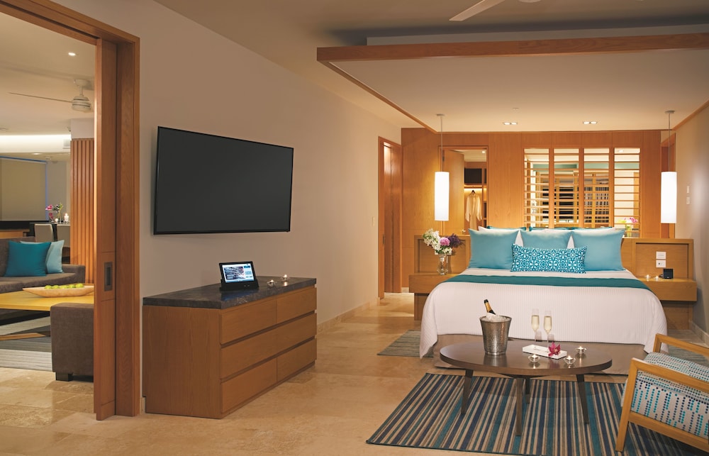 Preferred Club Paramount Suite Ocean View - King Bed