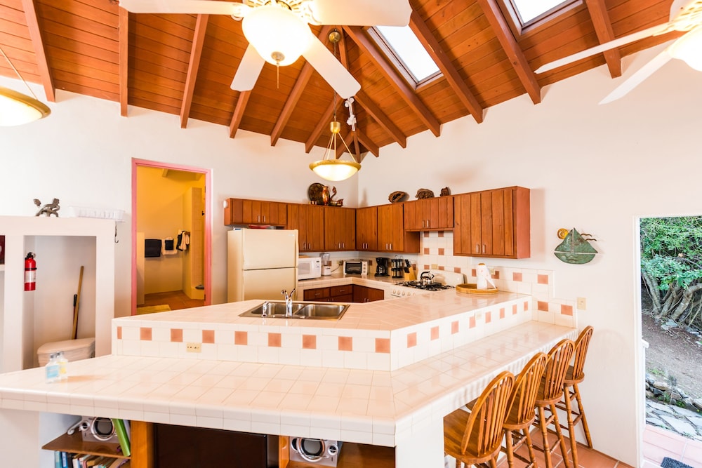 Villa, 2 Bedrooms, Kitchen, Ocean View (Sunset East) photo 2
