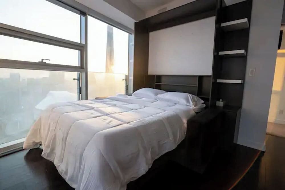 Premier Suite, City View thumbnail 5