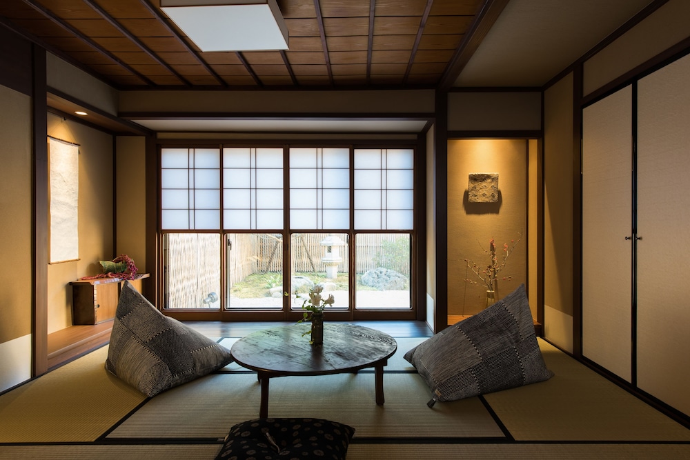 Traditional House, 3 Bedrooms, Kitchen, Garden View photo 1