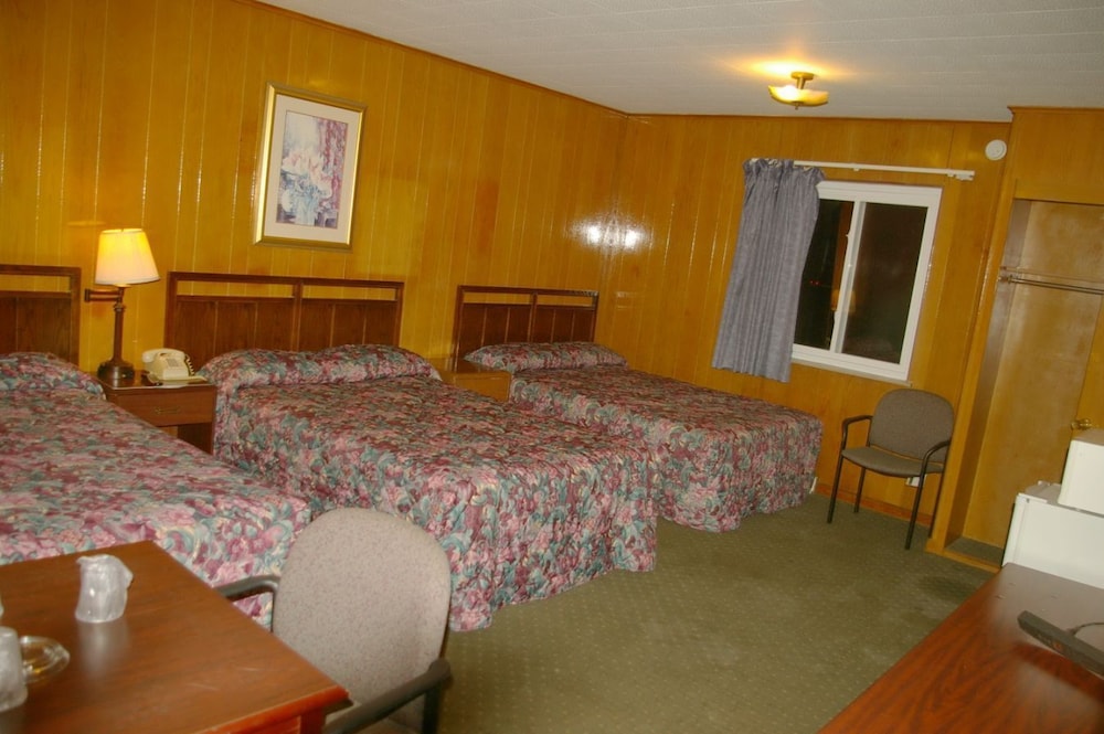 Triple Room (3 full beds) photo 2