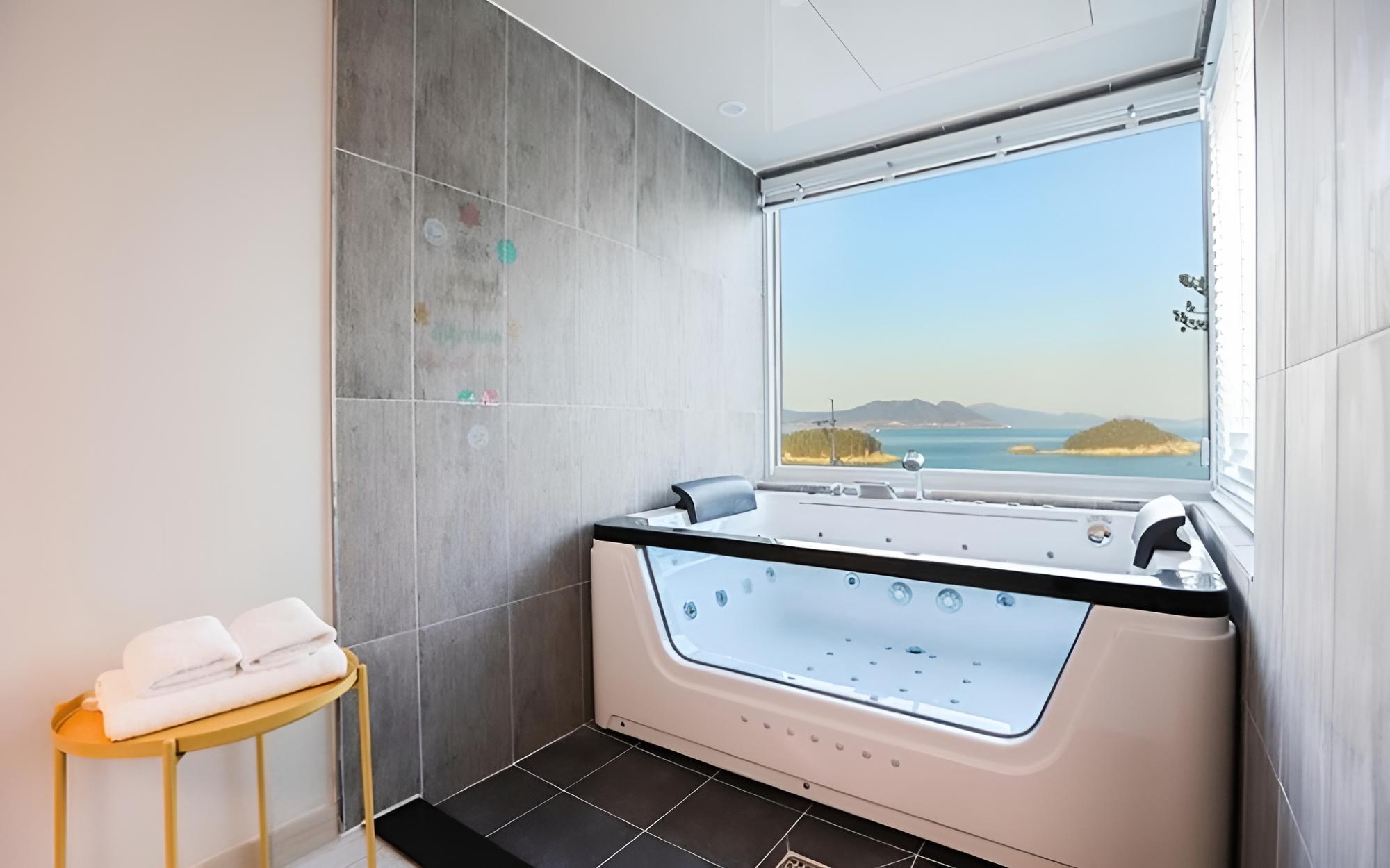 Room (Room 203 (Spa Ocean View))