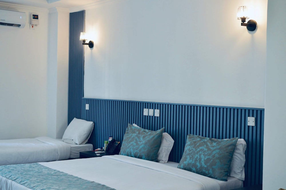 Deluxe Triple Room, Patio, City View