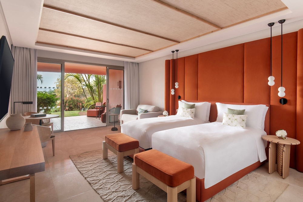 Deluxe Room, 1 King Bed with Sofa bed, Ocean View thumbnail 5