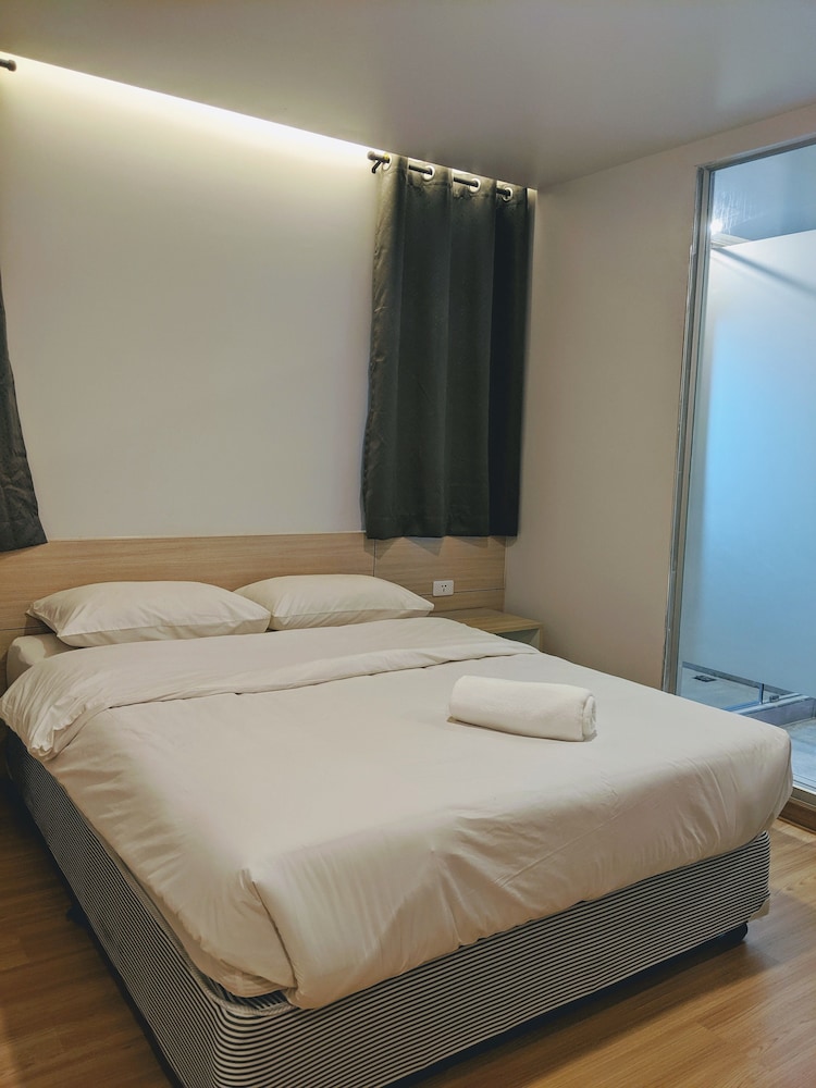 Deluxe Loft, Multiple Beds, Non Smoking, Private Bathroom photo 2