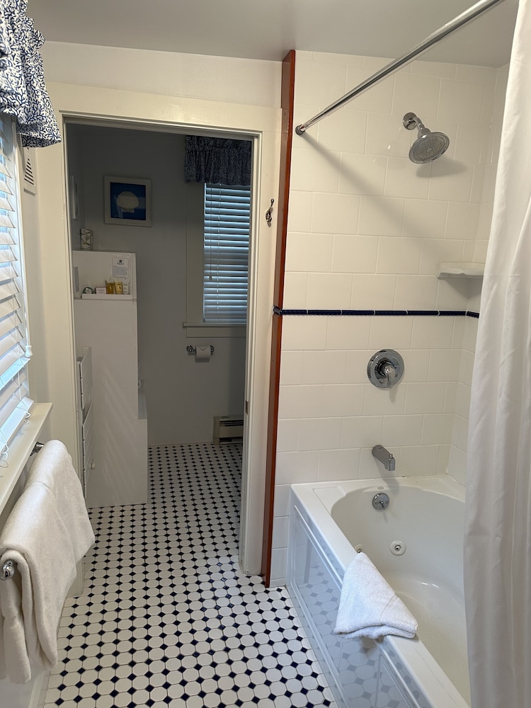 Chandlery Starboard photo 3