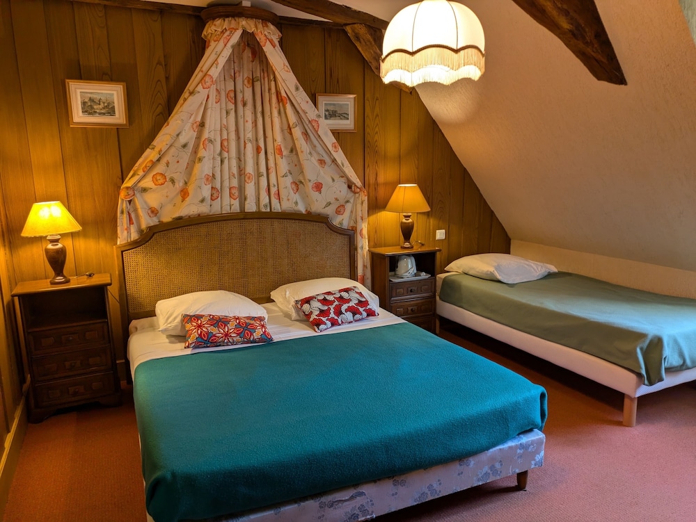 Double Room, Private Bathroom, River View (Surcouf)