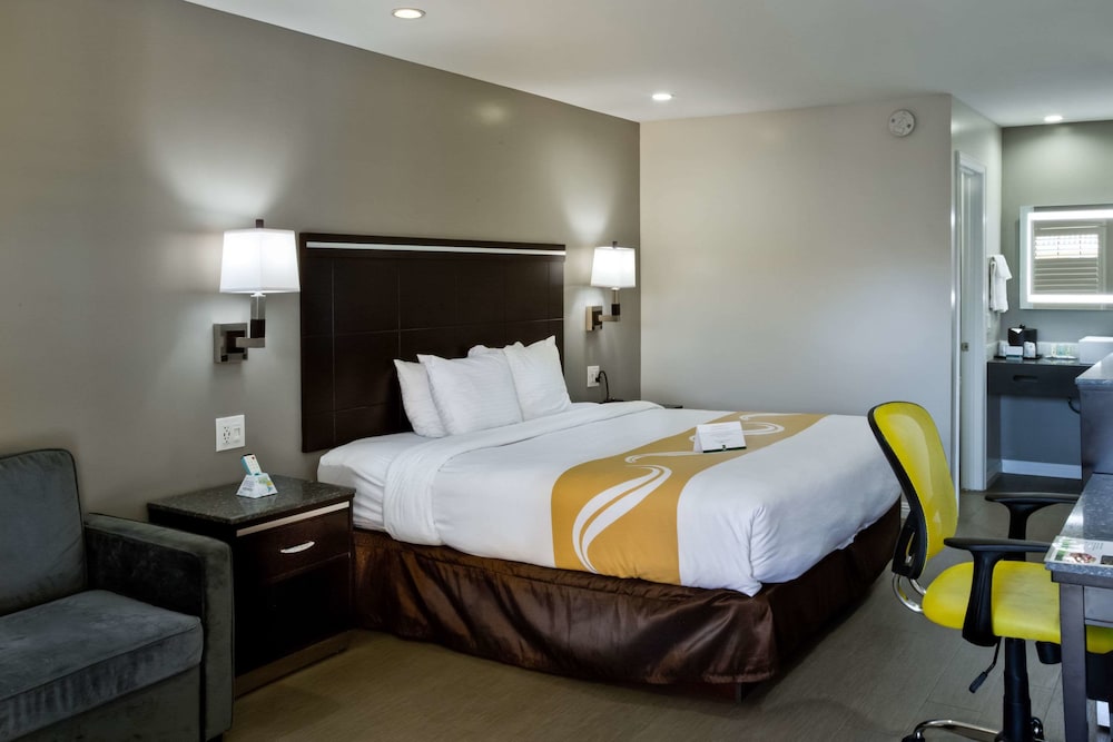 Room, 1 King Bed, Accessible, Non Smoking (Upgrade) - Photo 6