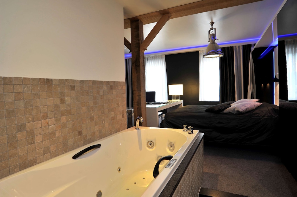 Superior Suite, Multiple Beds (Theme) - Photo 7